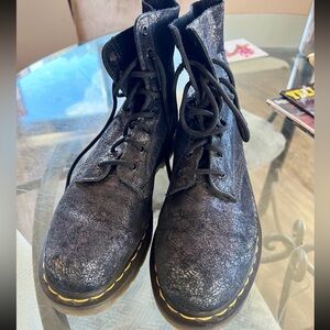 Metallic black woman’s Dr.martens